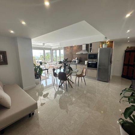 Penthouse Puerta De Pedregalejo Lägenhet Málaga Exteriör bild