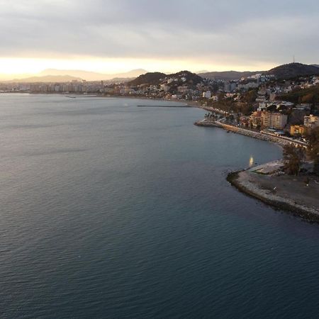 Penthouse Puerta De Pedregalejo Lägenhet Málaga Exteriör bild